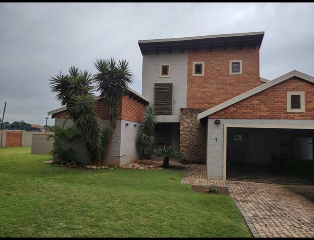 3 BEDROOM TOWNHOUSE FOR SALE IN WATERVAL EAST